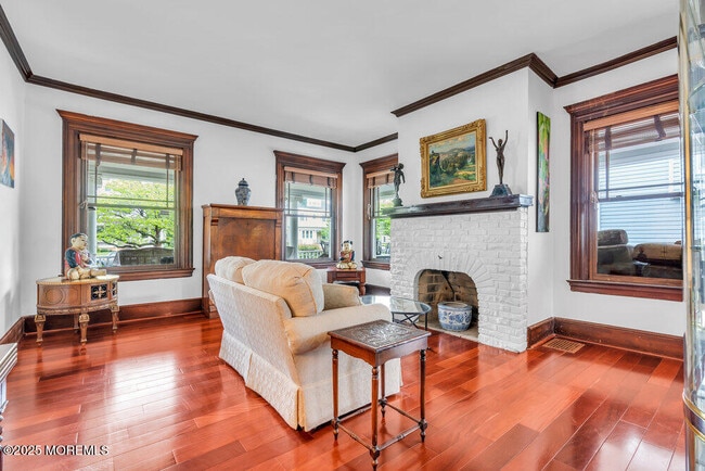 Photo - 304 8th Ave