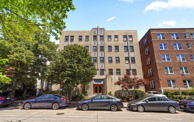 Building Photo - Bright Two Bedroom Dream in Dupont!