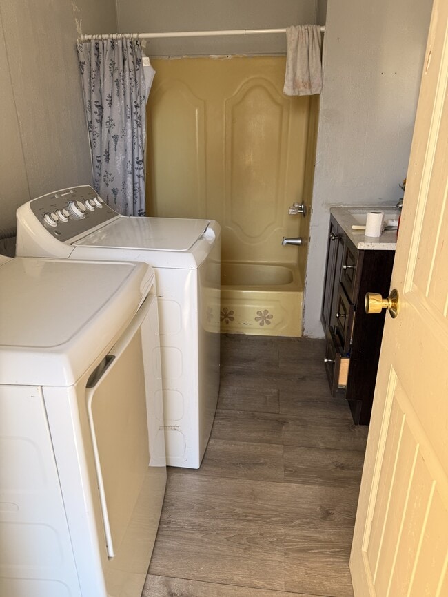 Photo - 310 W 2nd St