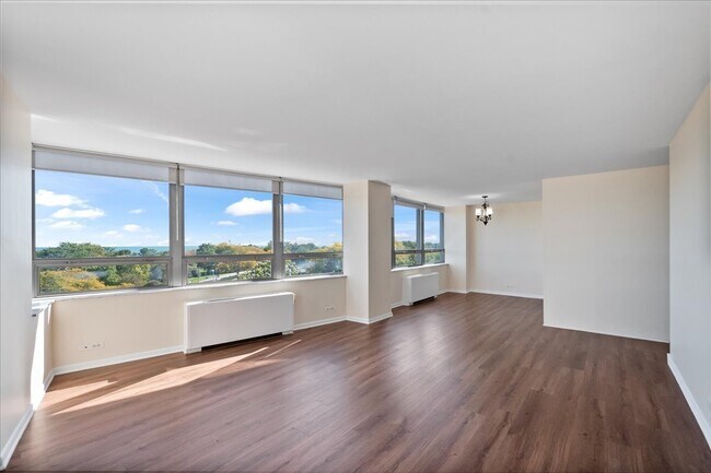 Photo - 5701 N Sheridan Rd