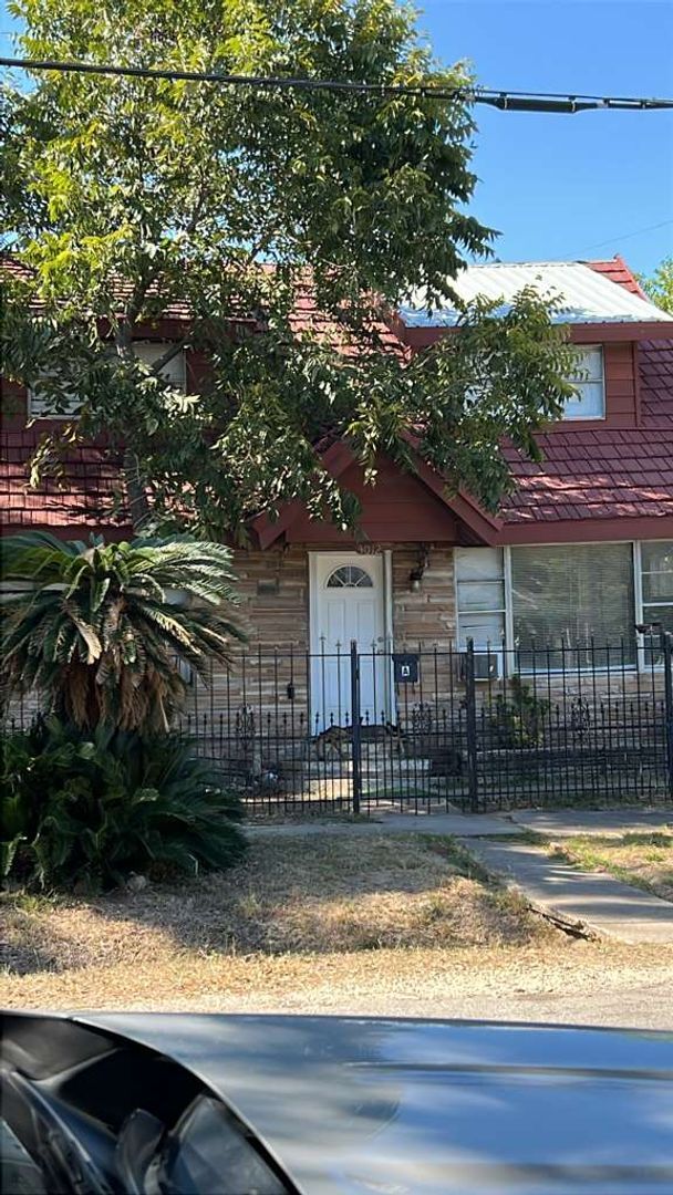 Building Photo - 3012 Live Oak St Unit A