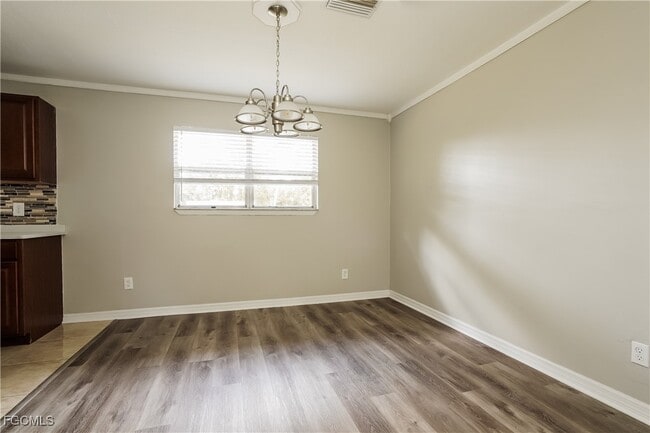 Photo - 5009 2nd St W
