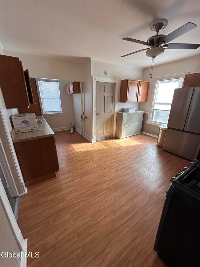 Photo - 425 6th Ave