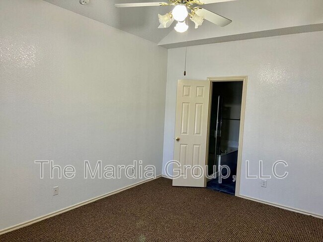 Photo - 1364 Creekview Dr