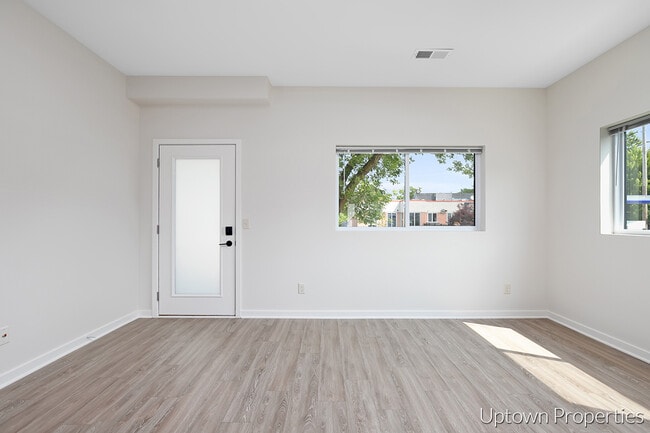 Photo - 937 Fulton St W