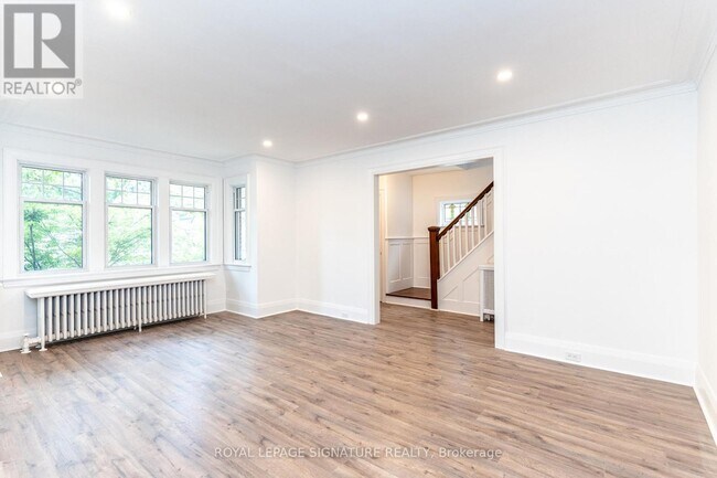 Photo - 184 Lawrence Ave E