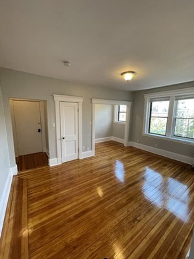 Photo - NEU - STUDIO - NO FEE 9/1