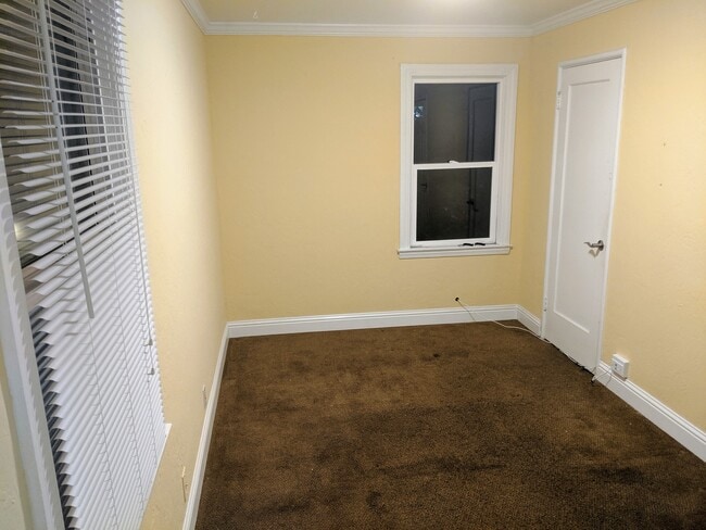Building Photo - 1051 Park Ave Unit #2 Rental