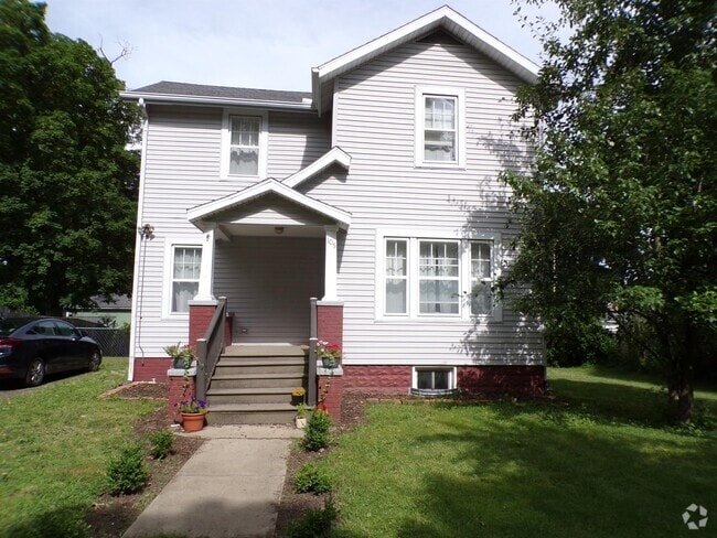 Building Photo - 105 Budlong St Rental
