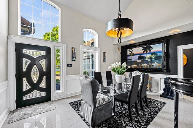 Photo - 12345 White Oak Point