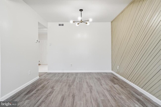 Photo - 28 Melwood Ct