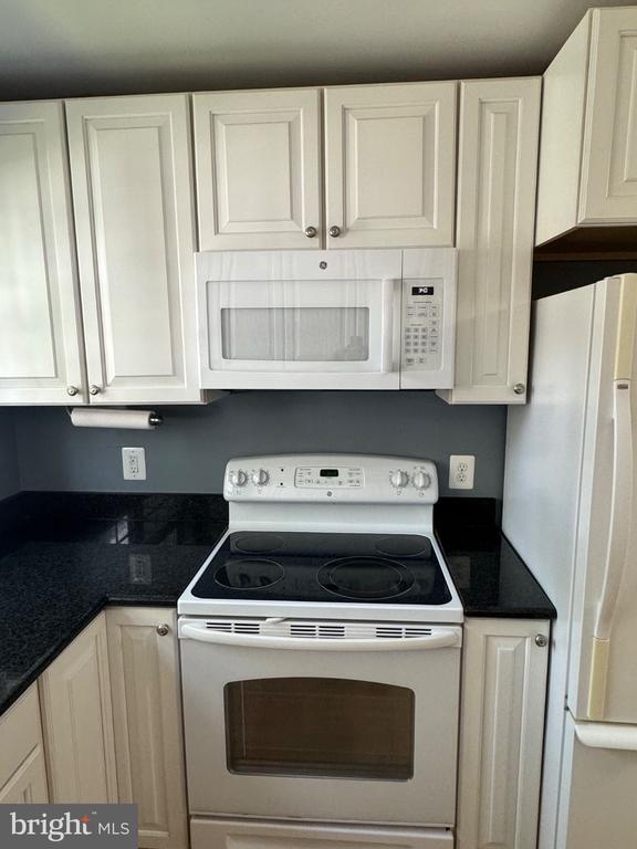 12103 Greenwood Ct Unit 201