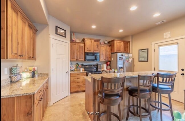Photo - 255 W 2700 N