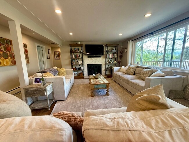 Photo - Sprawling 6 BR 4 BA Applewood Paradise - Live in Luxury with this Entertainer's Dream!