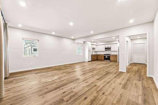 Photo - 4433 Maycrest Ave