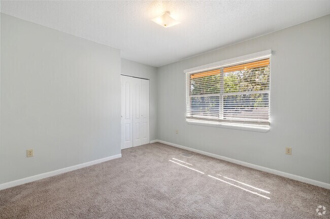 2BR, 1BA - 825SF - Classic - Bedroom 2