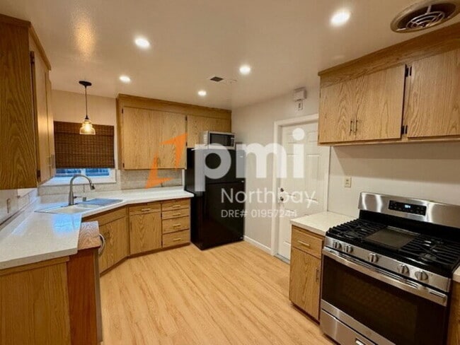 Photo - 389 Acacia St