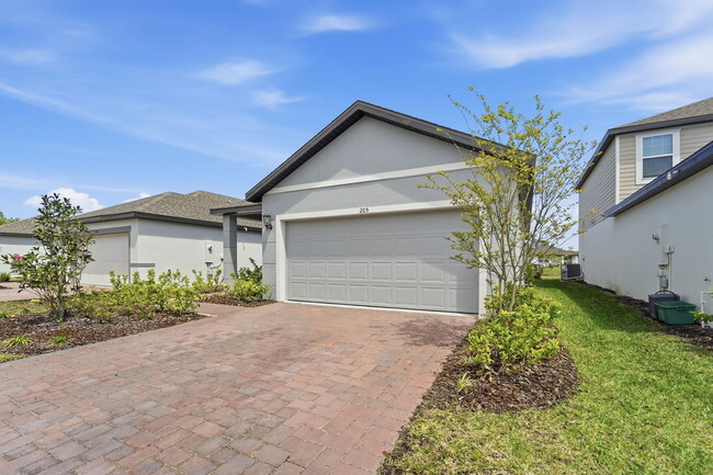 Photo - 205 Links Ter Blvd