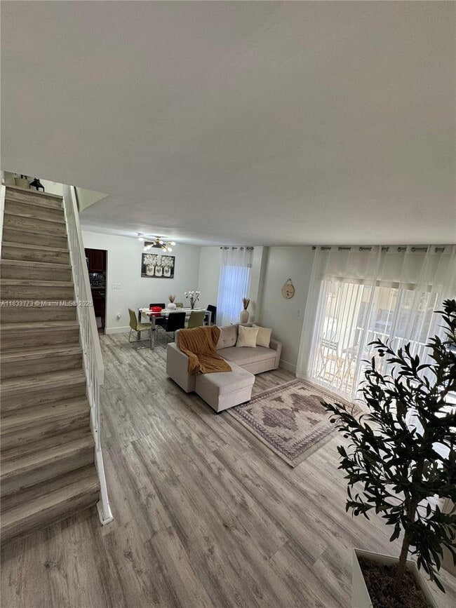 Photo - 1570 W 46th St Unidad 232 Rental