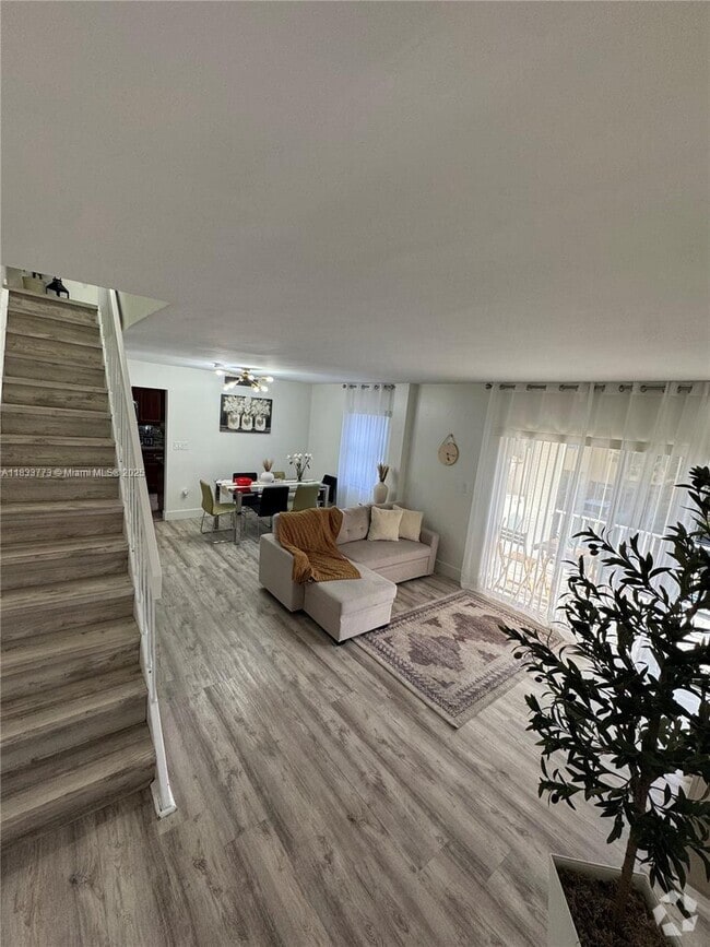 Building Photo - 1570 W 46th St Unit 232 Rental
