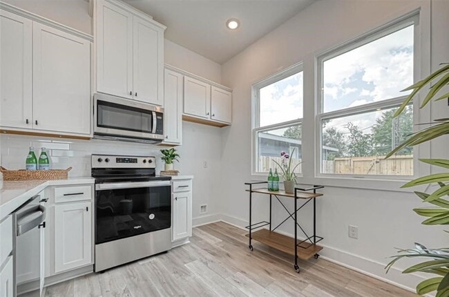 Photo - 8405 Schneider St