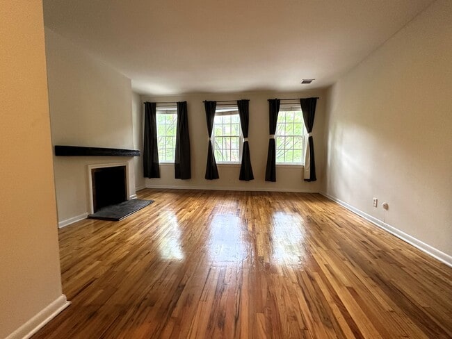 Building Photo - 937 Lombard St Unit 202