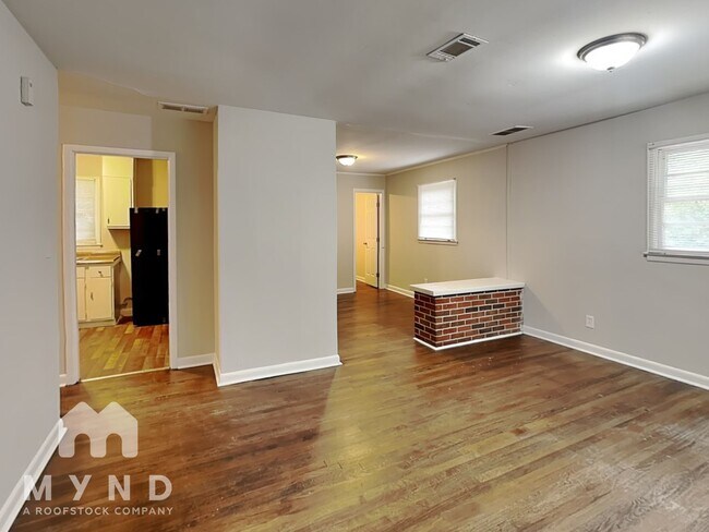 Photo - 388 Woodstock Dr SW