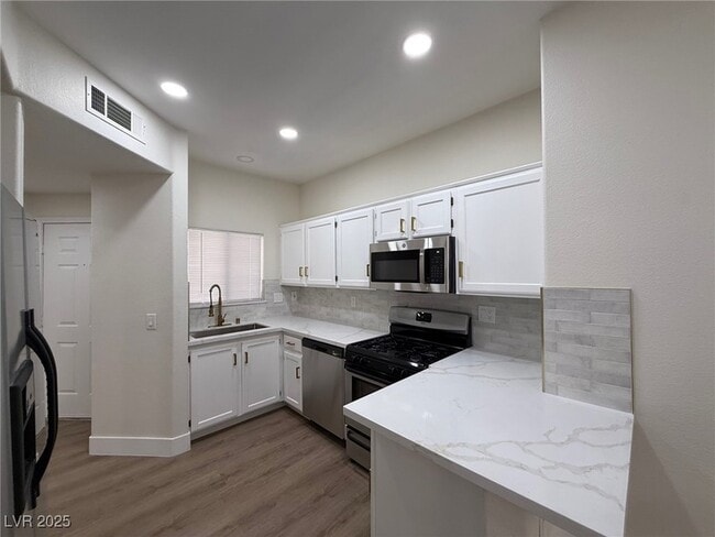 Building Photo - 2117 Echo Bay Unit 204