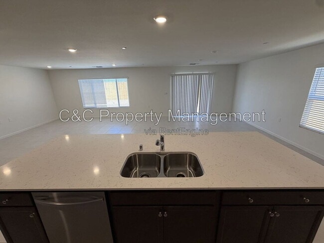 Photo - 2208 S Helm Ave