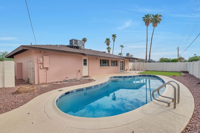Building Photo - Spacious 6-Bedroom, 4-Bath Pool Home Near ASU Campus