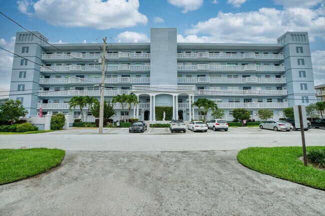 Photo - 2829 NE 33rd Ct Unidad 506