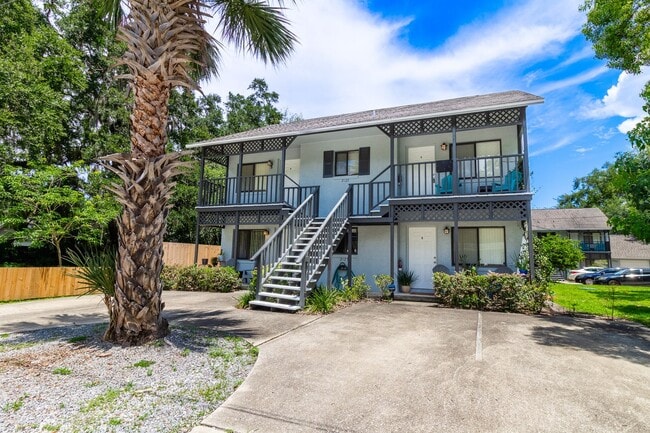 Building Photo - Cozy 1 bed / 1bath  Apartment located in T... Unit 2127 Henderson Dr #B