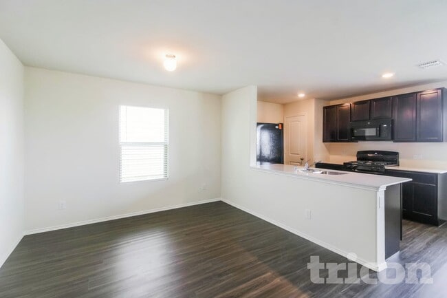 Photo - 5697 McClelland St