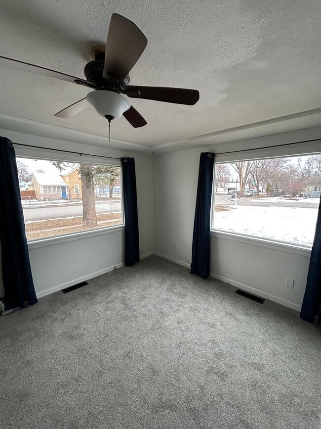 Photo - 436 7th Ave W