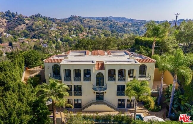 3110 Benedict Canyon Drive