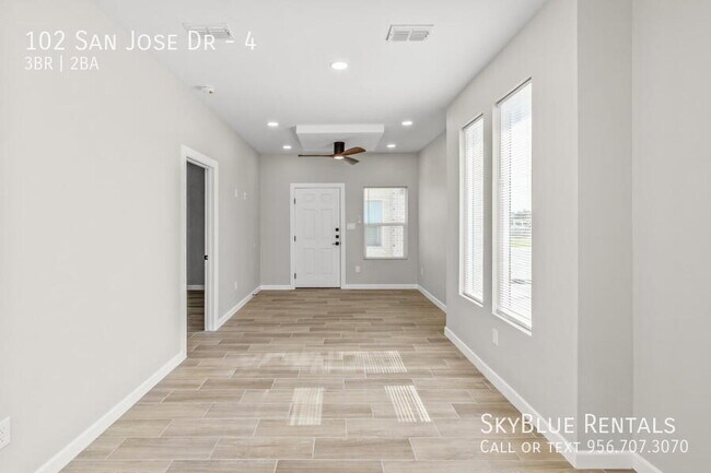 Building Photo - 102 San Jose Dr Unit 4