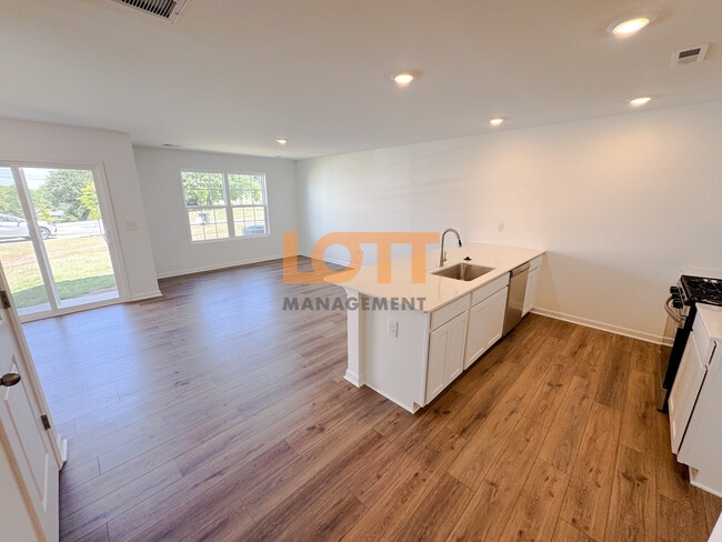 Photo - 202 Hunthill Rd