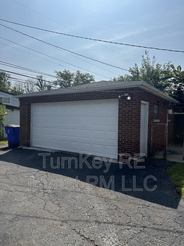 Photo - 11613 Kedzie Ave
