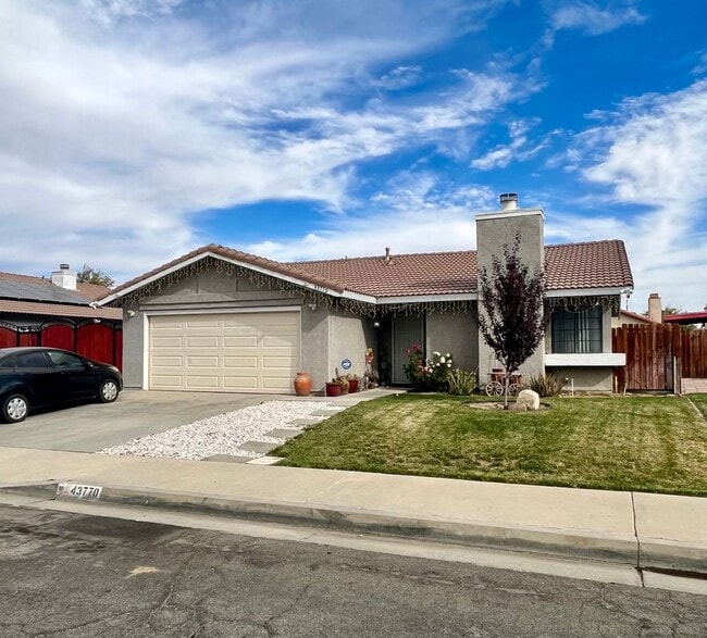 Building Photo - 43770 Santa Rosa Cir