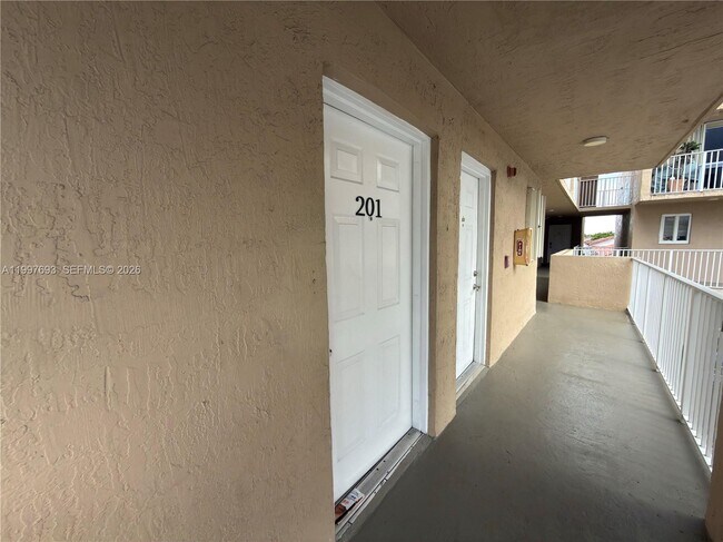 Photo - 2630 W 76th St Unidad 201