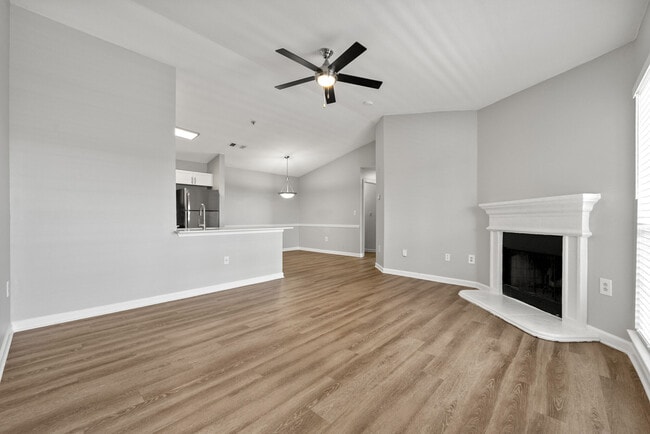 3BD, 2BA - 1467SF - Living Room