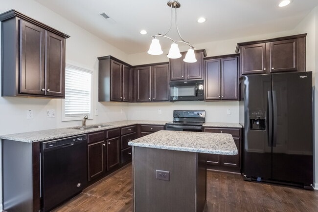 Photo - 377 Crawford Pkwy