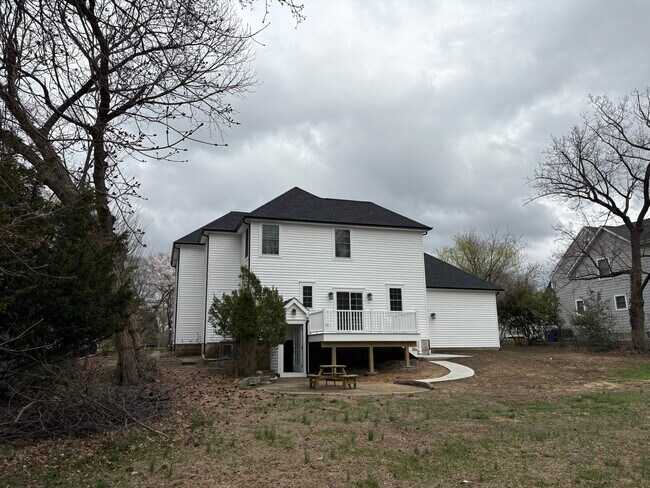 Photo - 724 Holmdel Rd