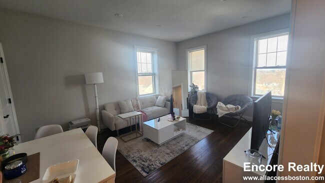 Photo - 2017 Commonwealth Ave Unit 6