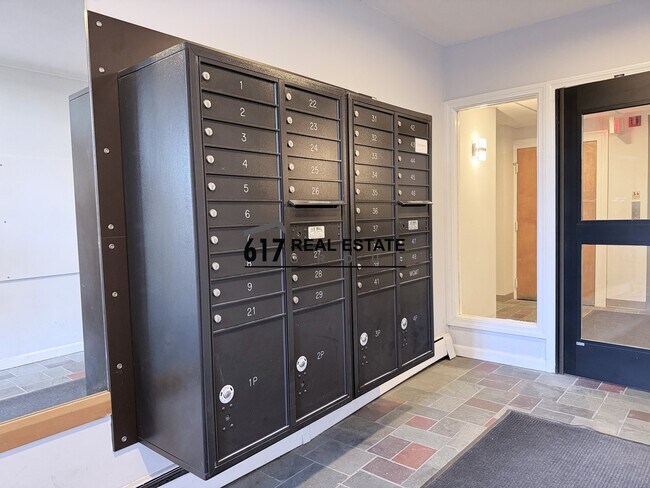 Photo - 2018 Commonwealth Ave Unidad 31