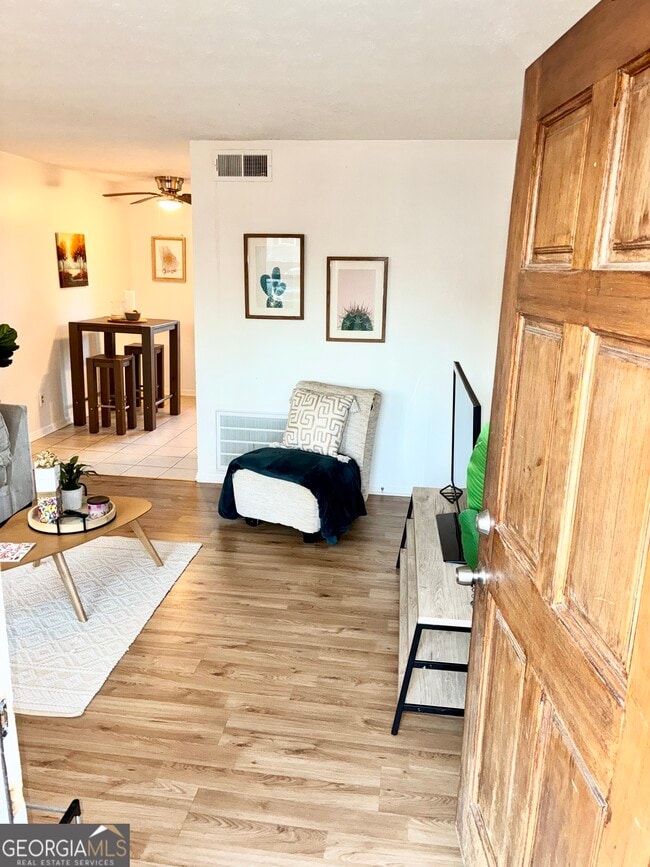 Photo - 1859 Williams Ave