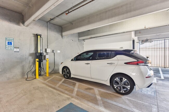 Photo - 6007 N Interstate Hwy 35 Unit 235