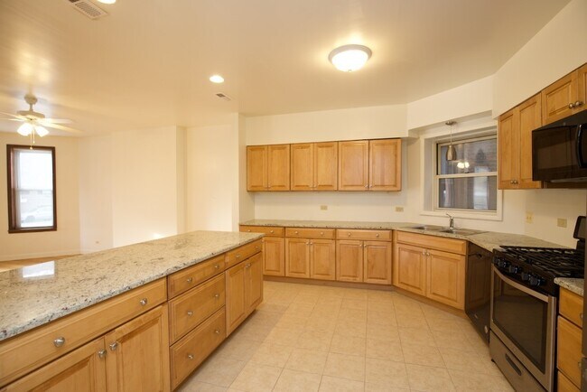 6713 N Sheridan Rd Unidad N3