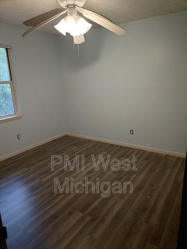 Photo - 4254 Bond St