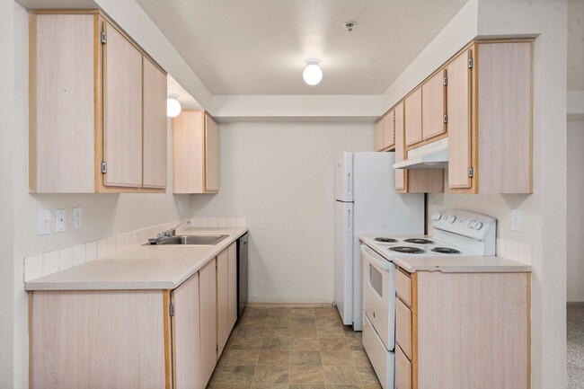 Photo - The Summit Apartments